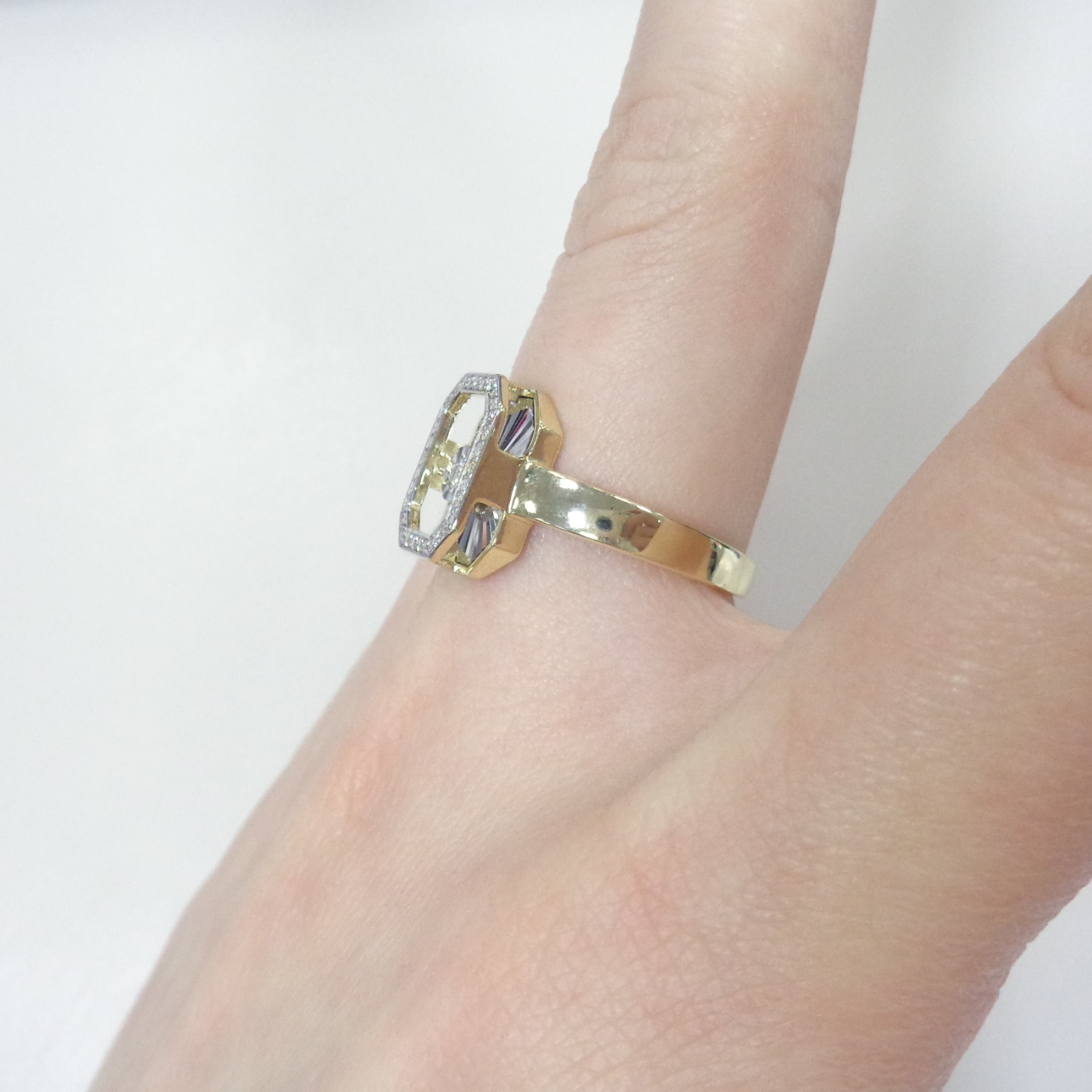 Кольцо из желтого золота с бриллиантами